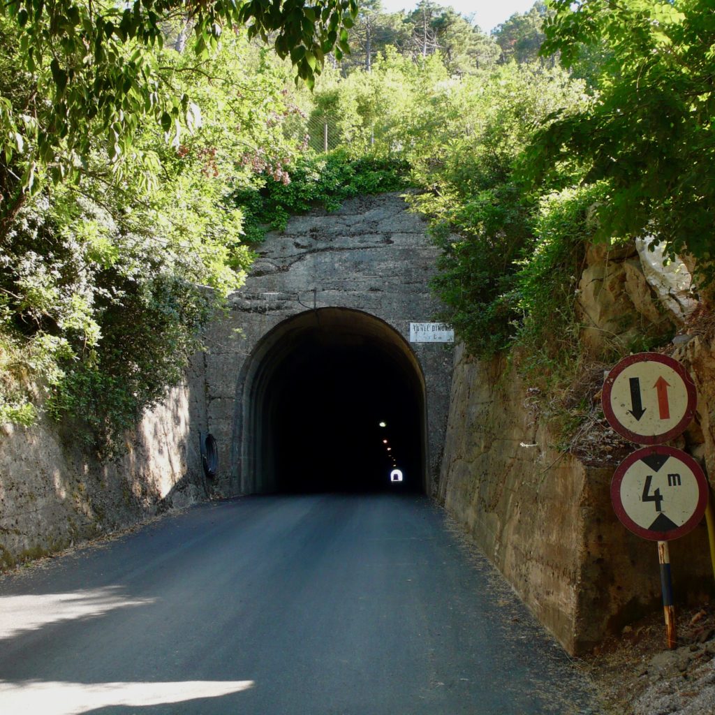 Visiting Dingač vineyards, Potomje tunnel
